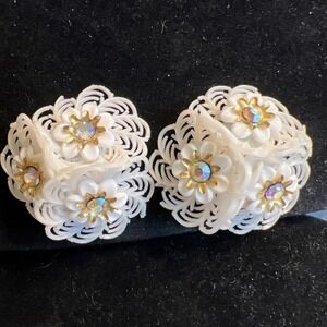 Vintage Coro Magic Magnetic Earrings White Plastic Floral  Bouquets 1950s READ